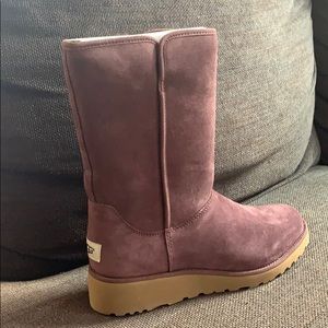 Women’s UGG Amie Boot - Cordovan - Size 9